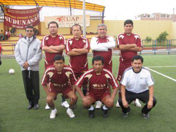 Cancha sintética alberga a docentes universitarios