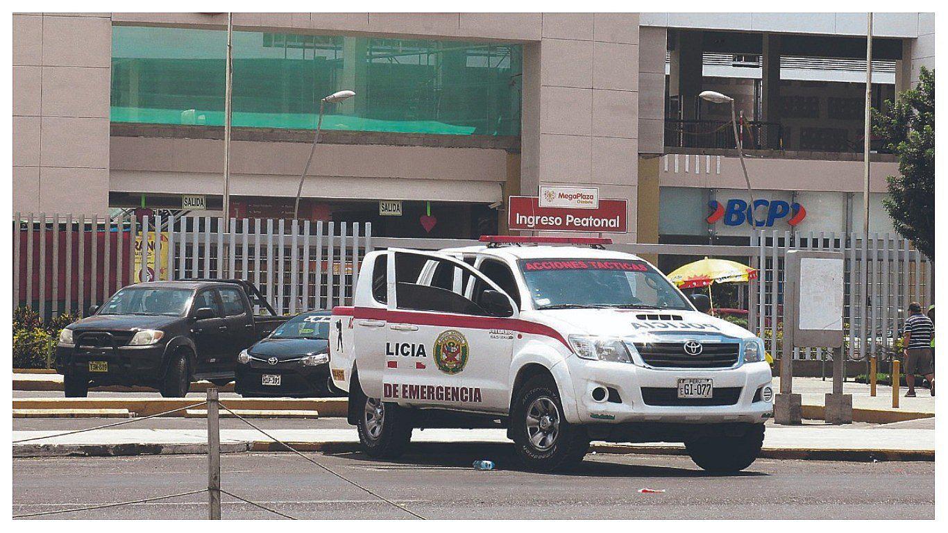 Caen dos hermanos por intentar robar prendas de vestir en tienda
