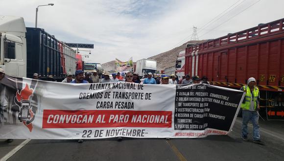Correo se encuentra en la Panamericana Sur registrando la movilización de los transportistas y agricultores de Arequipa. (Foto: GEC)