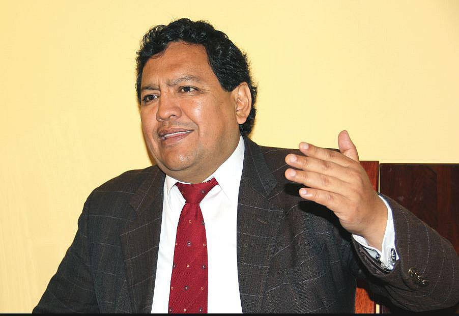 Gustavo Pacheco Villar renuncia a ser candidato en Puno