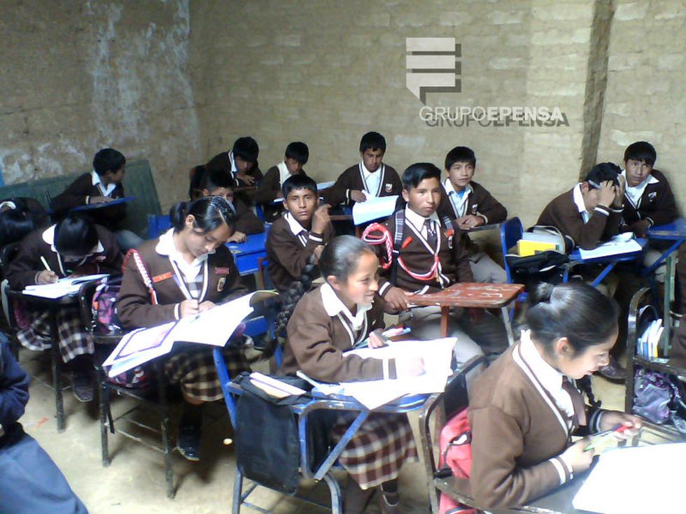 250 alumnos estudian en aulas de triplay (FOTOS)