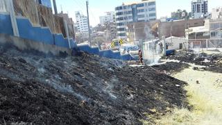 Quema de pastizales por poco provoca un incendio en Juliaca