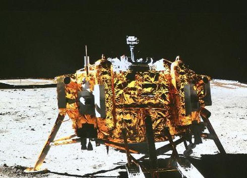 Misión espacial china envía fotos tras alunizaje 