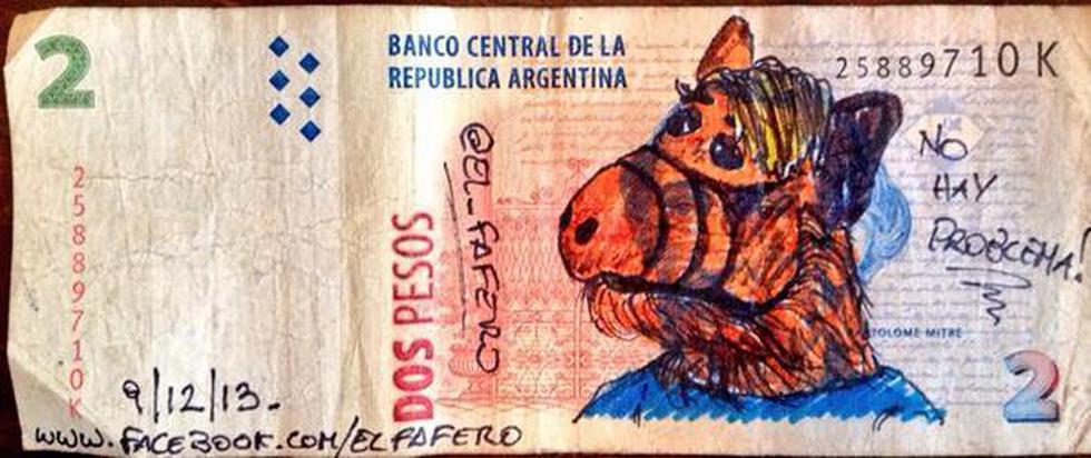 Se burlan de la inflación en Argentina creando billetes de Alf, Batman y Los Simpsons