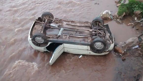 Vehículo se despistó y cayó al río Chimpahuaylla en Cusco