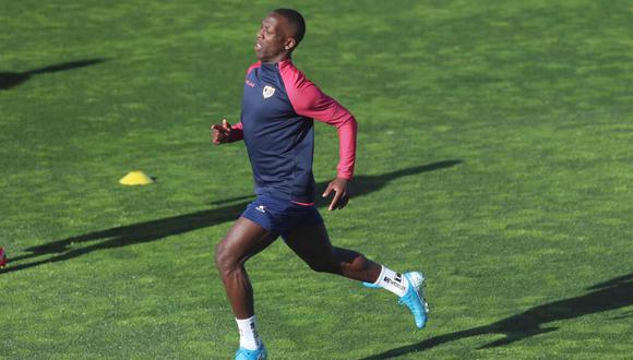 Luis Advíncula se refirió a la selección peruana y sus integrantes. (Foto: EFE)