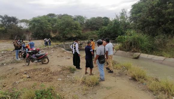 Un grupo de agricultores de la Comisión de Regantes de Puerto El Cura había acudido al canal de regadío para realizar la limpieza y se percataron de la  víctima que  todavía no ha sido identificada.