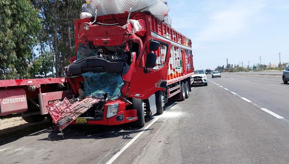 Pisco: Choque entre tráiler y camión deja un conductor herido.