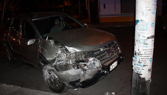 Chimbote: Conductor atropella a mujer, se da la fuga y se estrella contra poste 