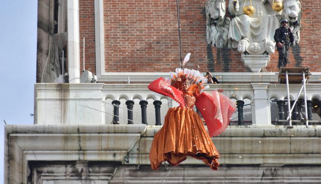 Este año el carnaval de Venecia está bajo el lema “El juego, el amor y la locura”(EFE).