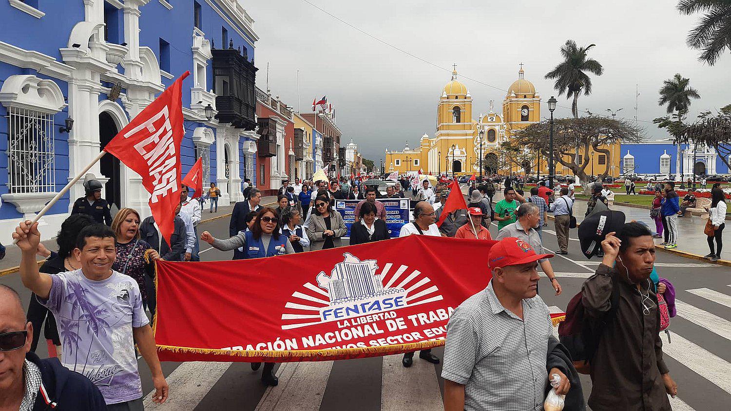 1,800 trabajadores del Fentase acatan paro