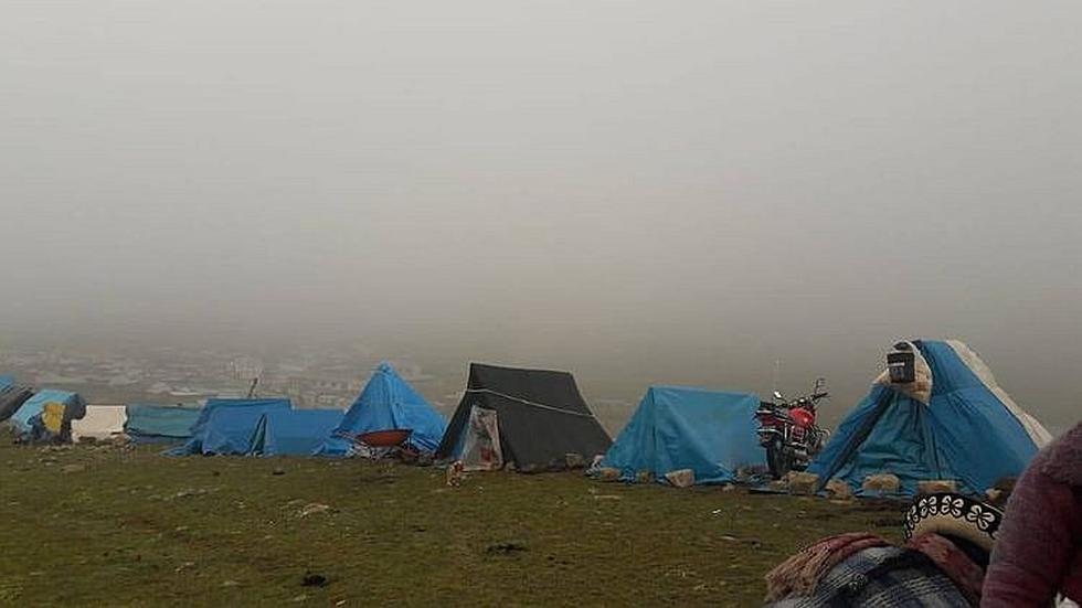 Cerca de 150 familias se instalan en cerro por temor a derrumbes e inundaciones (FOTOS) 
