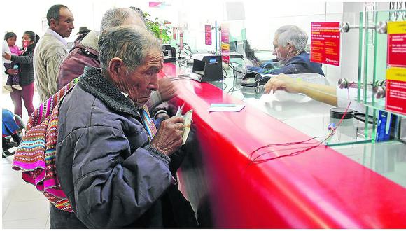 Anciano de 102 años acude a agencia a cobrar Pensión 65 por primera vez