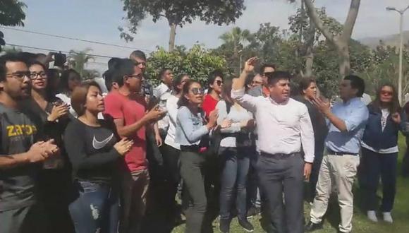 Seguidores de Alberto Fujimori llegan a su domicilio para brindarle apoyo tras anulación de indulto