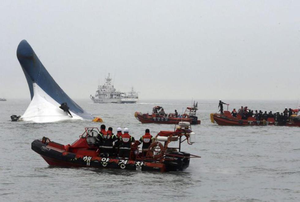 Corea del Sur: Dos muertos y 290 desaparecidos en el naufragio (FOTOS)