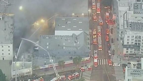 Estados Unidos: Reportan incendio en edificio en el centro de Los Angeles (VIDEO) 