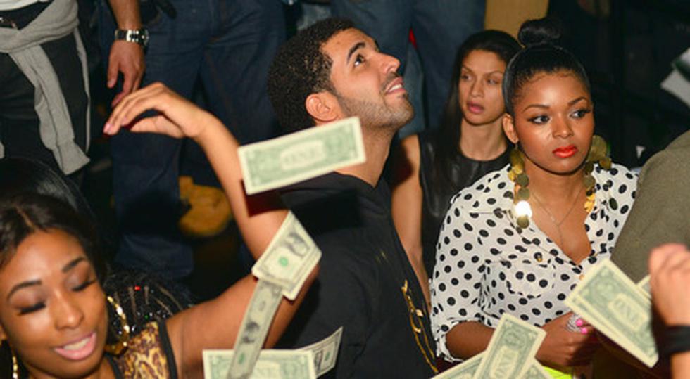 Rapero Drake lanza 50 mil dólares "como lluvia" en un club de stripers 