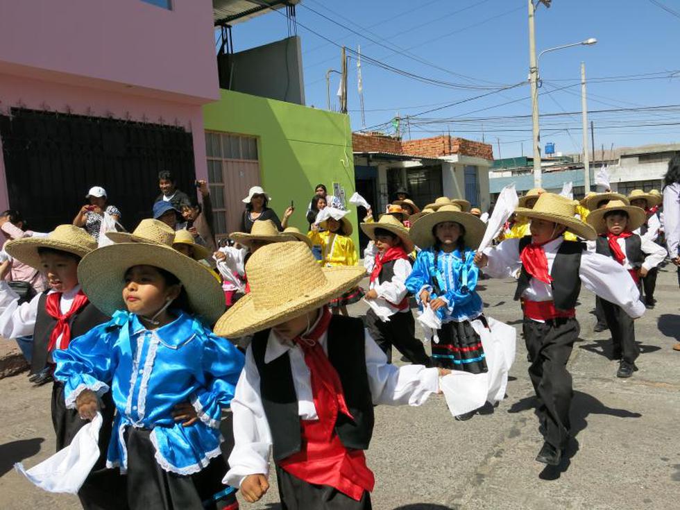 Escolares despidieron fiestas por Arequipa