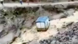 Cusco: cámaras captan cuando camión es arrastrado por huaico (VIDEO)