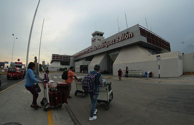 Miles de pasajeros afectados por falta de radar en aeropuerto Alfredo Rodríguez Ballón