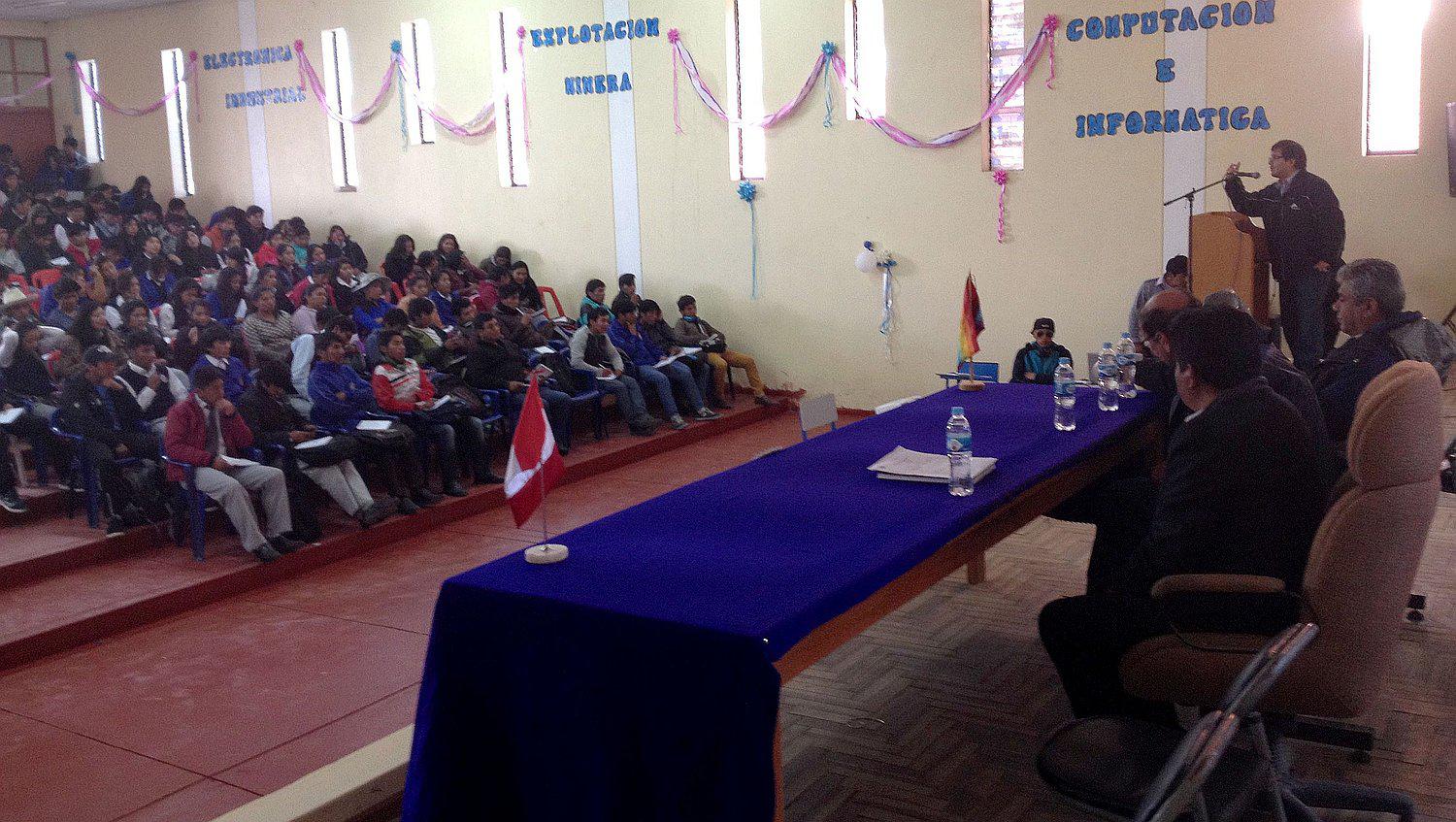 Charlas técnicas gratuitas a estudiantes en Espinar - Cusco