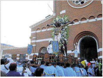 "Señor Crucificado" hizo entrada triunfal