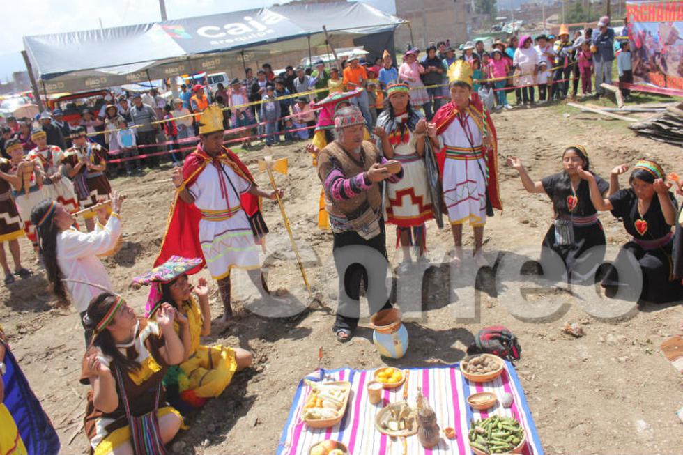 Con ritual mágico preparan pachamanca más grande del mundo (FOTOS)