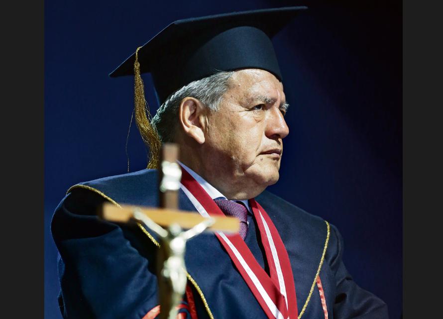 César Acuña no consigna a 9 autores dentro de sus referencias bibliográficas