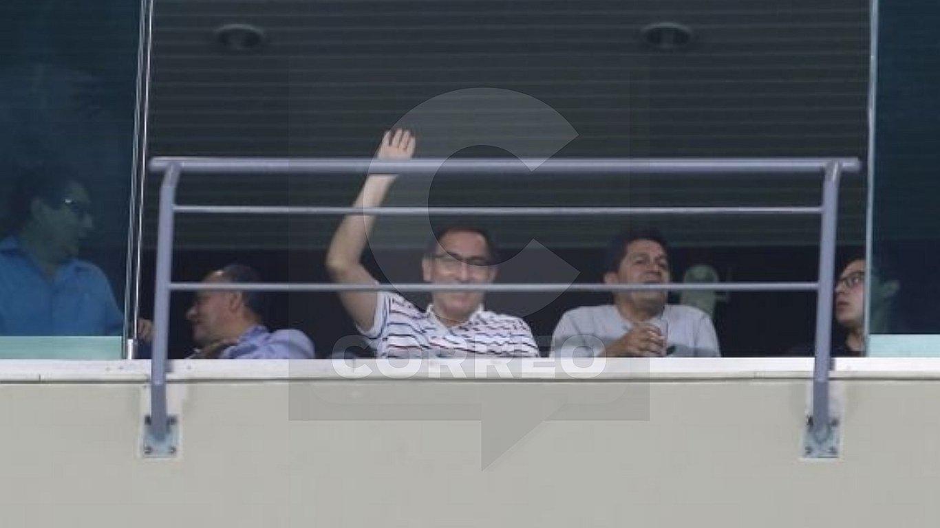 Sporting Cristal vs. Alianza Lima: Martín Vizcarra disfruta el partido desde el palco presidencial