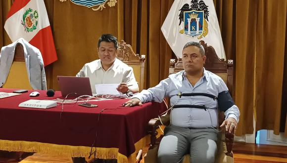 La autoridad edil le pidió a César Acuña Peralta pasar por la misma prueba. Sus funcionarios harán lo propio. (FOTO: Deyvi Mora)