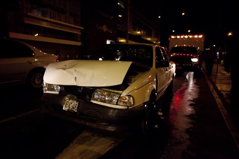 Sujeto aparentemente ebrio causa accidente en Surquillo