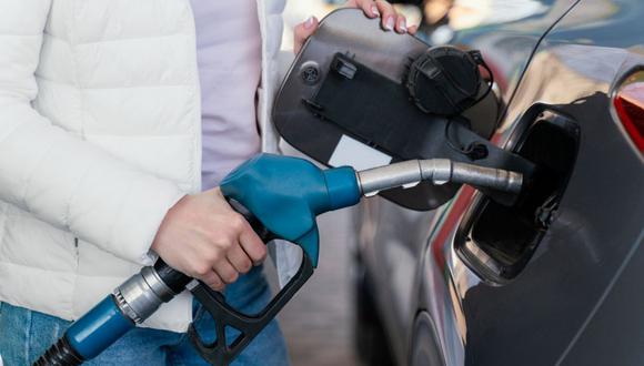 Encuentra en esta nota los precios más bajos de los combustibles como gasolinas, GLP (balón de gas doméstico), diésel, petróleo y gas natural vehicular (GNV) en los distritos de la capital. (Foto: Freepik)