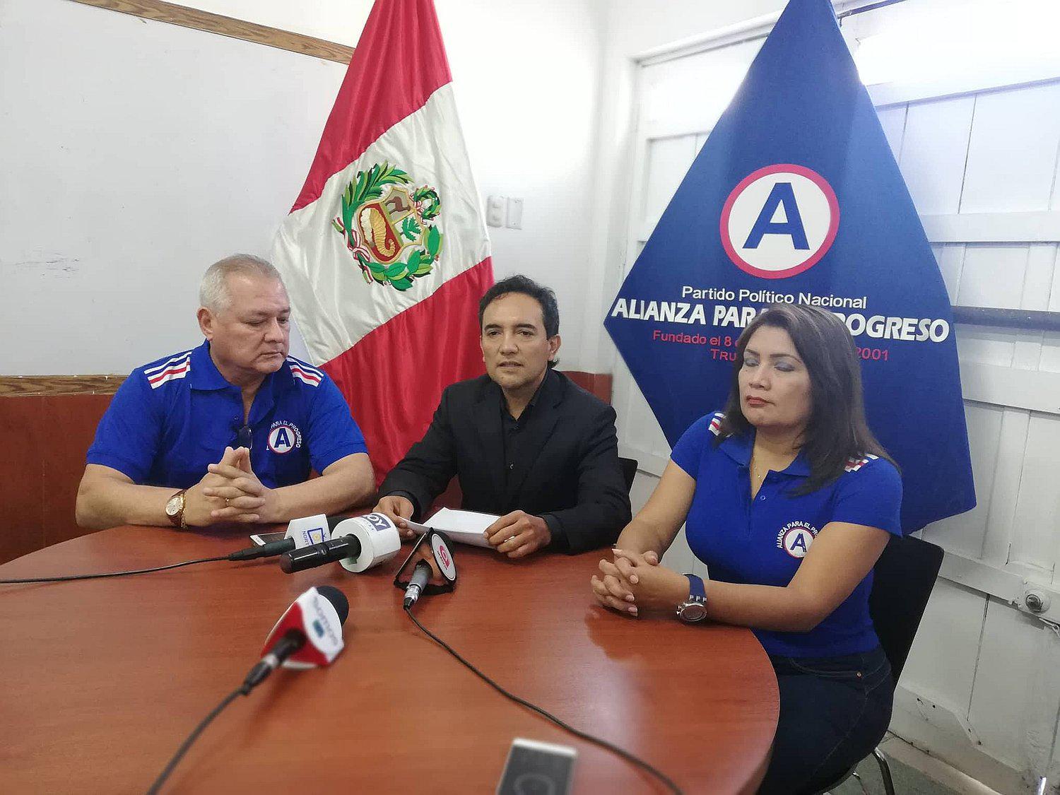 Alcalde Valentín Fernández "desiste" de su candidatura a la Municipalidad Provincial del Santa