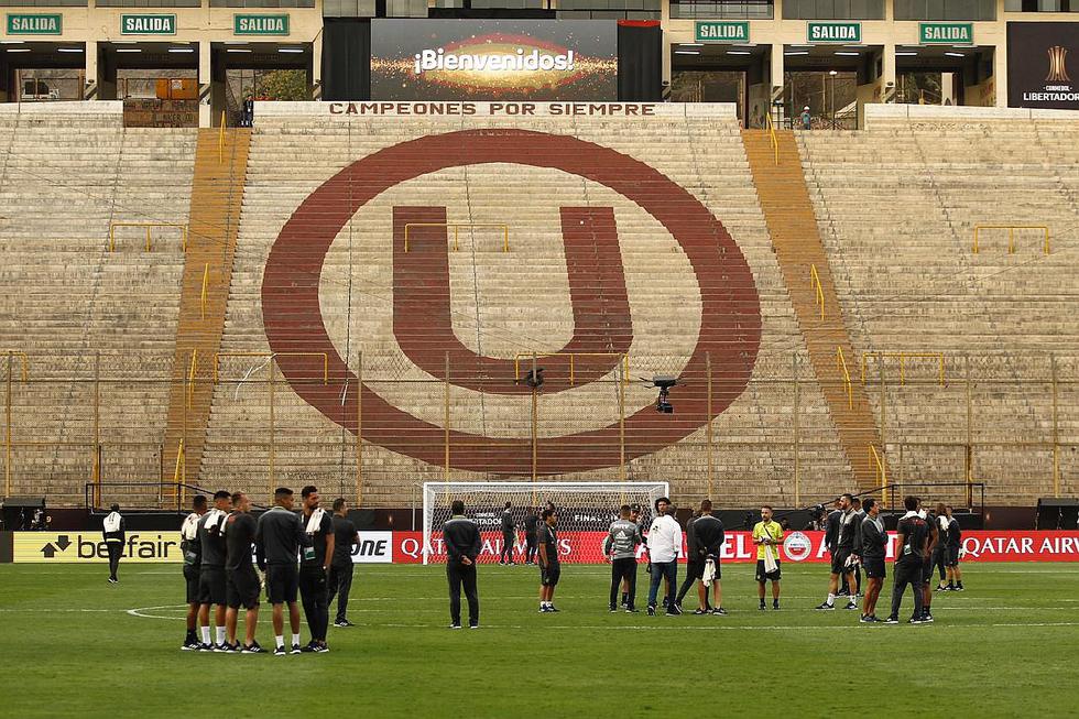 Postales para el recuerdo: obsequian camisetas de la 'U' a jugadores de Flamengo y River Plate