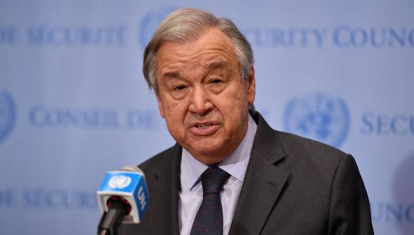 El secretario general de la ONU, Antonio Guterres, habla durante una conferencia de prensa en la sede de las Naciones Unidas en la ciudad de Nueva York el 22 de febrero de 2022. (Foto de ANGELA WEISS / AFP)