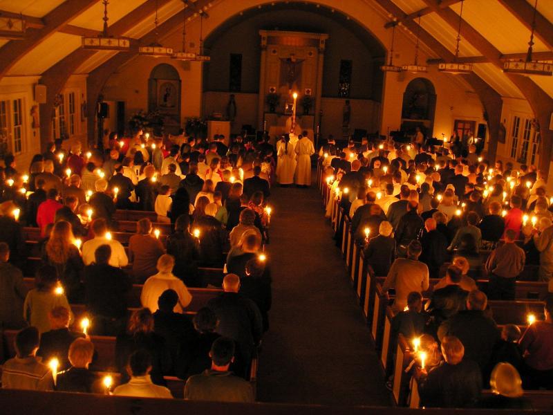 Fieles celebran en 73 parroquias el Sábado de Gloria