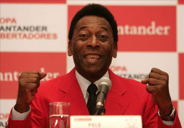 Pelé se echa flores y dice que él encabeza lista de los tres mejores del Santos