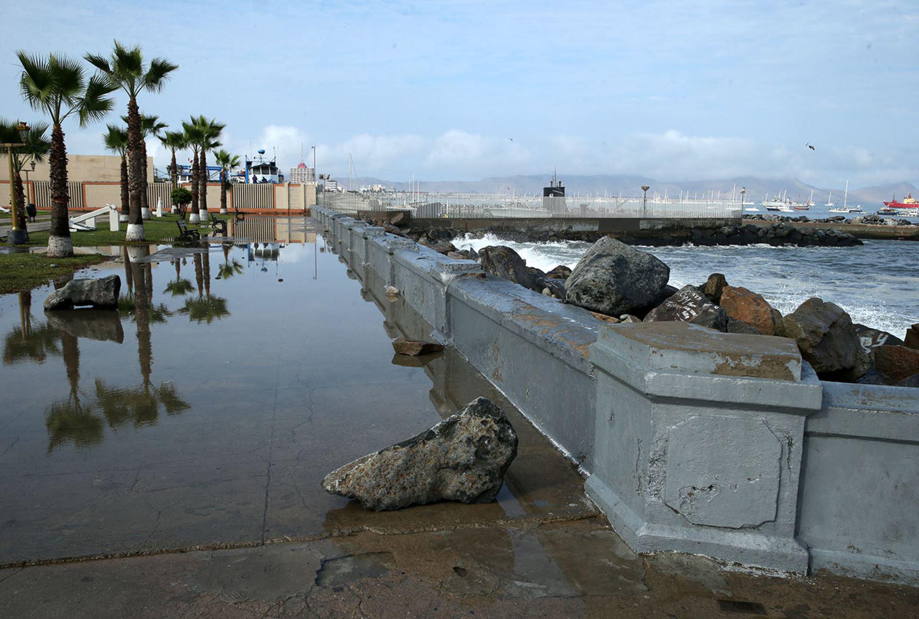 Callao: Así quedó la Plaza Grau tras oleaje anómalo (VIDEO)
