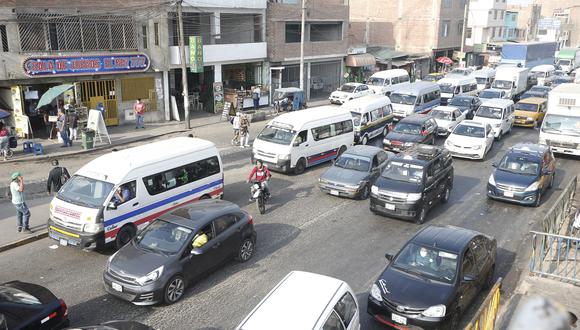 La ATU prorroga por 7 meses las autorizaciones para los servicios de taxi y transporte turístico. (Foto: Jorge Cerdán)