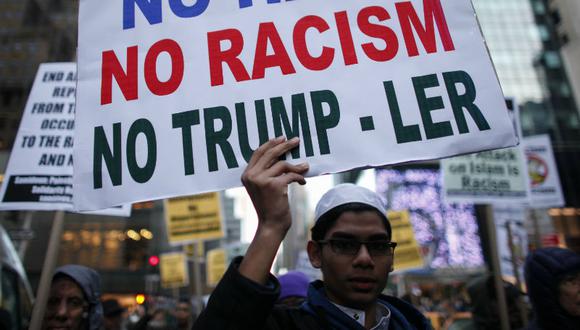 Estados Unidos: Protestan contra Donald Trump al frente de su edificio