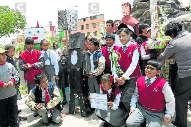 Arequipa: Escolares enseñan a reciclar envases descartables de bebidas