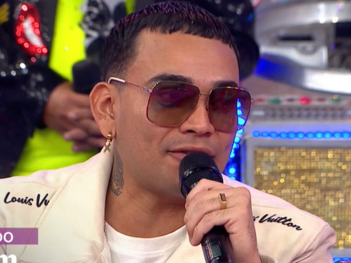 Bad Bunny: Madre peina a su hija en la cola del segundo concierto