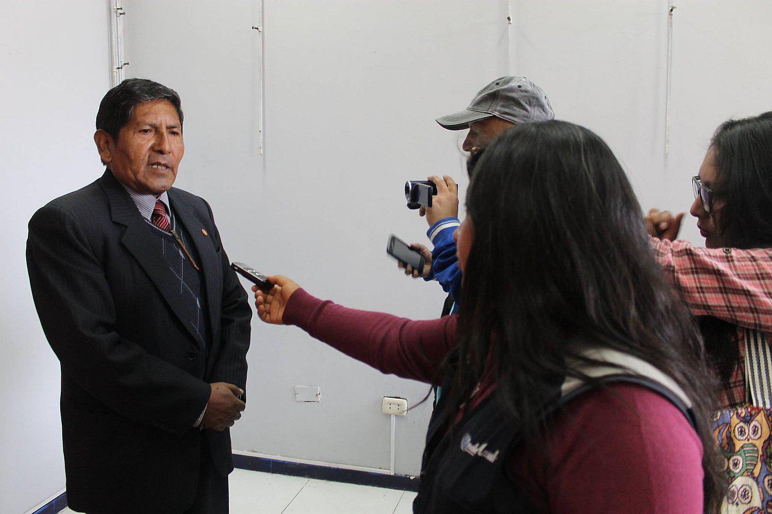 Leopoldo Cari renuncia a su candidatura al rectorado de la UANCV 