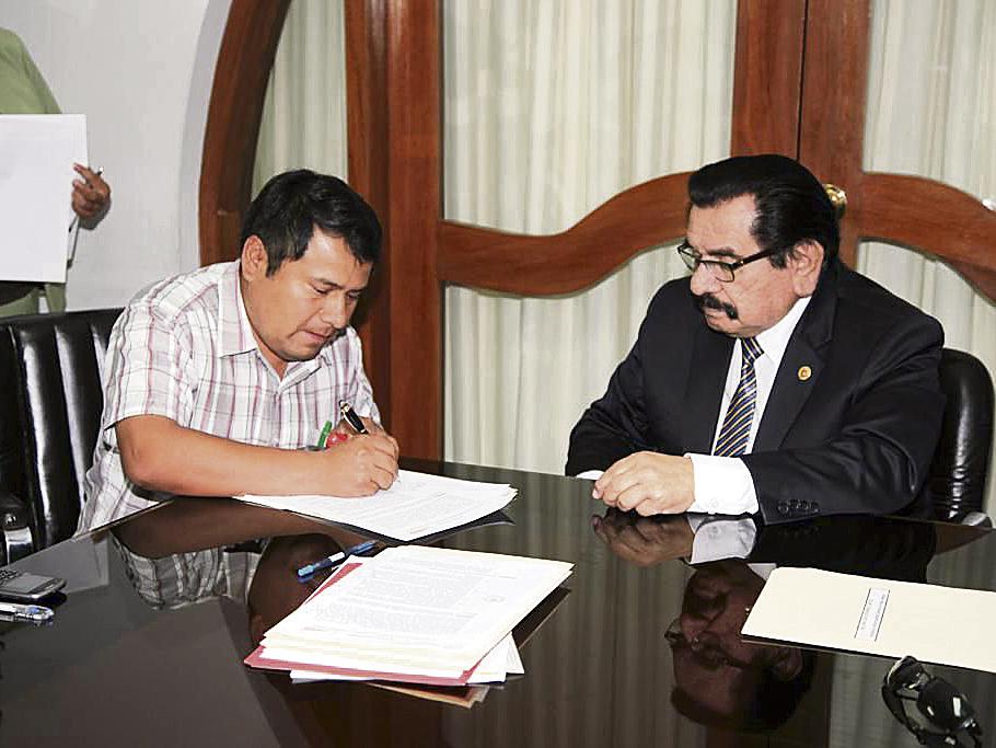 UNICA firma convenio en favor de jóvenes de Lucanas