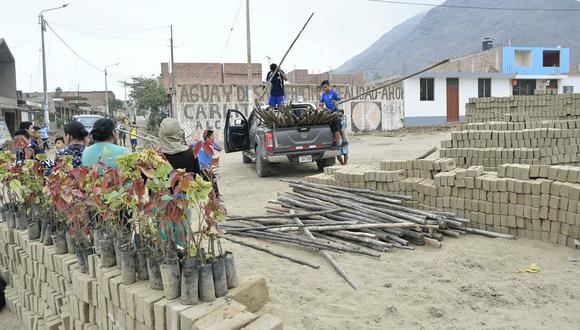Grall entrega materiales para el cercado y acondicionamiento de colegio en Alto Trujillo