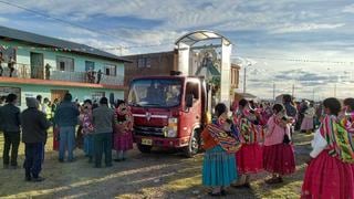 Virgen de la Candelaria recorre islas del lago Titicaca, en Puno