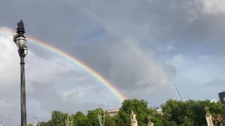 Enorme arcoíris sobre el palacio de Buckingham “despide” a Isabel II  (FOTOS)