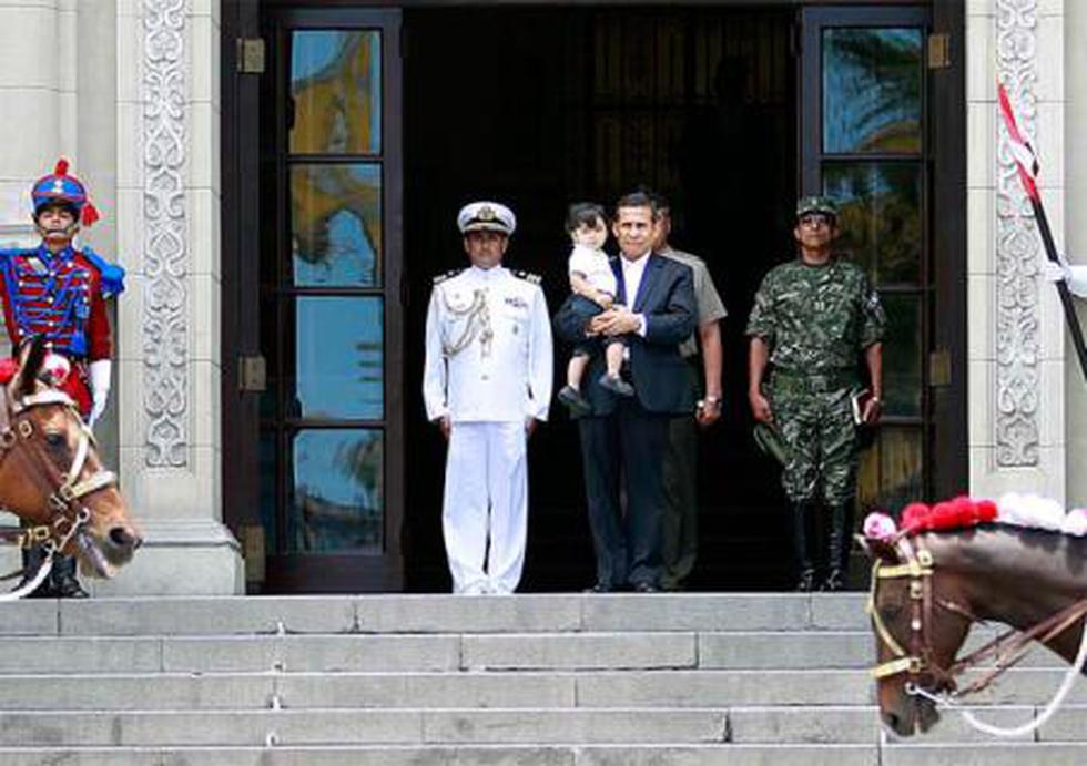 Ollanta Humala presenció cambio de guardia junto a su hijo Samin