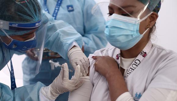 A la fecha, EsSalud ha colocado más de 9 millones de dosis de la vacuna contra el coronavirus a nivel nacional en sus 70 centros y 450 puntos habilitados para tal fin a nivel nacional. (Foto: Jesús Saucedo / GEC)