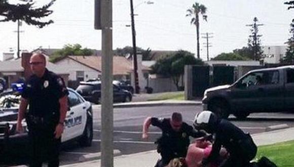 EEUU: Revelan imágenes de brutal arresto policial a mujer (VIDEO)